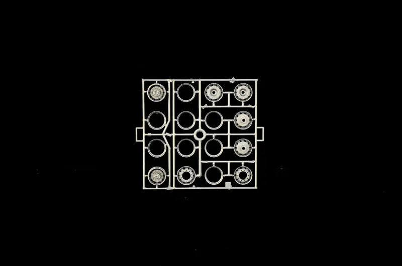 4545782094657-9
